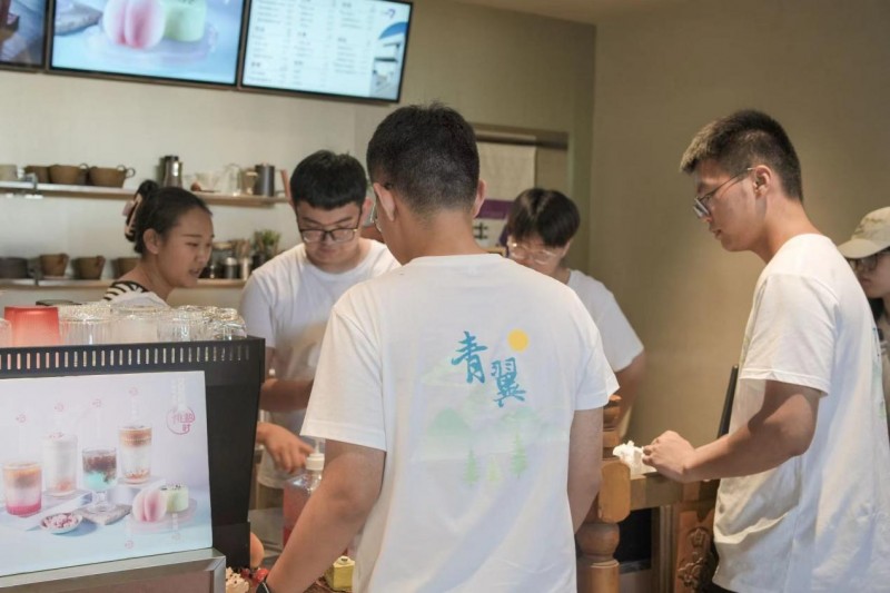 咖啡引桃香，桃香漾咖啡——“青翼乘云，榮耀沙洲”團隊助力延伸鳳凰水蜜桃產(chǎn)業(yè)鏈