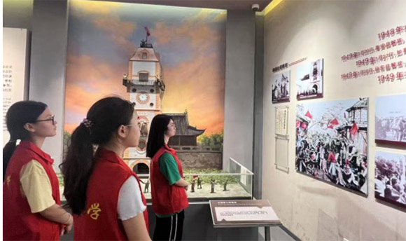 追尋紅色印記：揚(yáng)大學(xué)子走進(jìn)紅色教育基地重溫崢嶸歲月