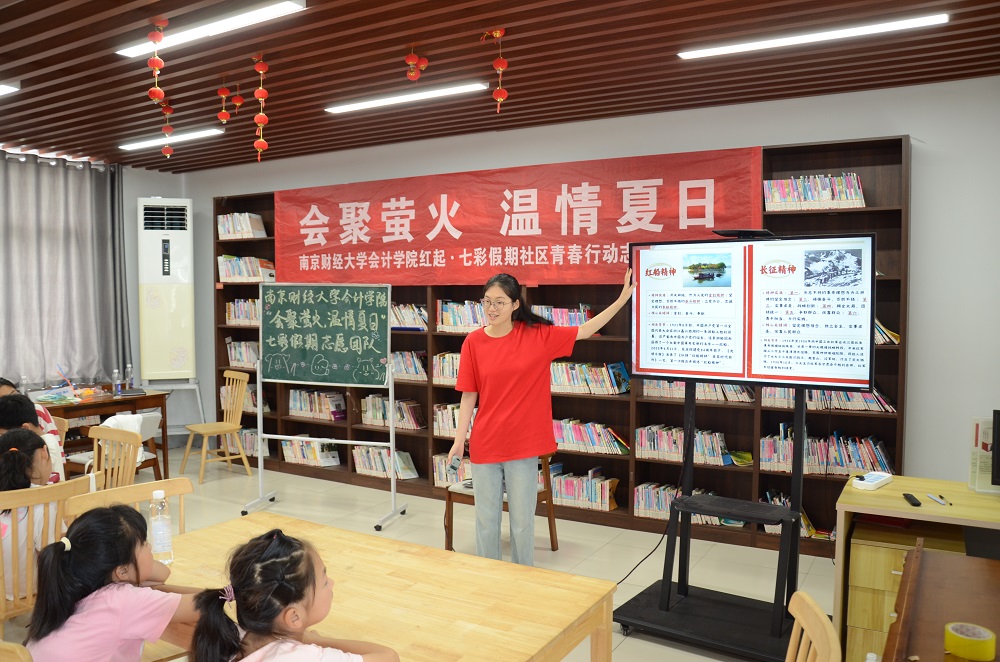 南財學子走進農家書屋：賡續紅色血脈，繪制紅色長卷