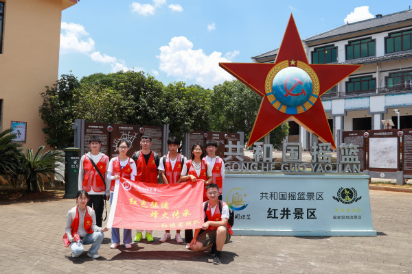 紅跡實踐隊引領百名親子共憶長征：歷史教育與心靈洗禮在定陶新華書店舉行
