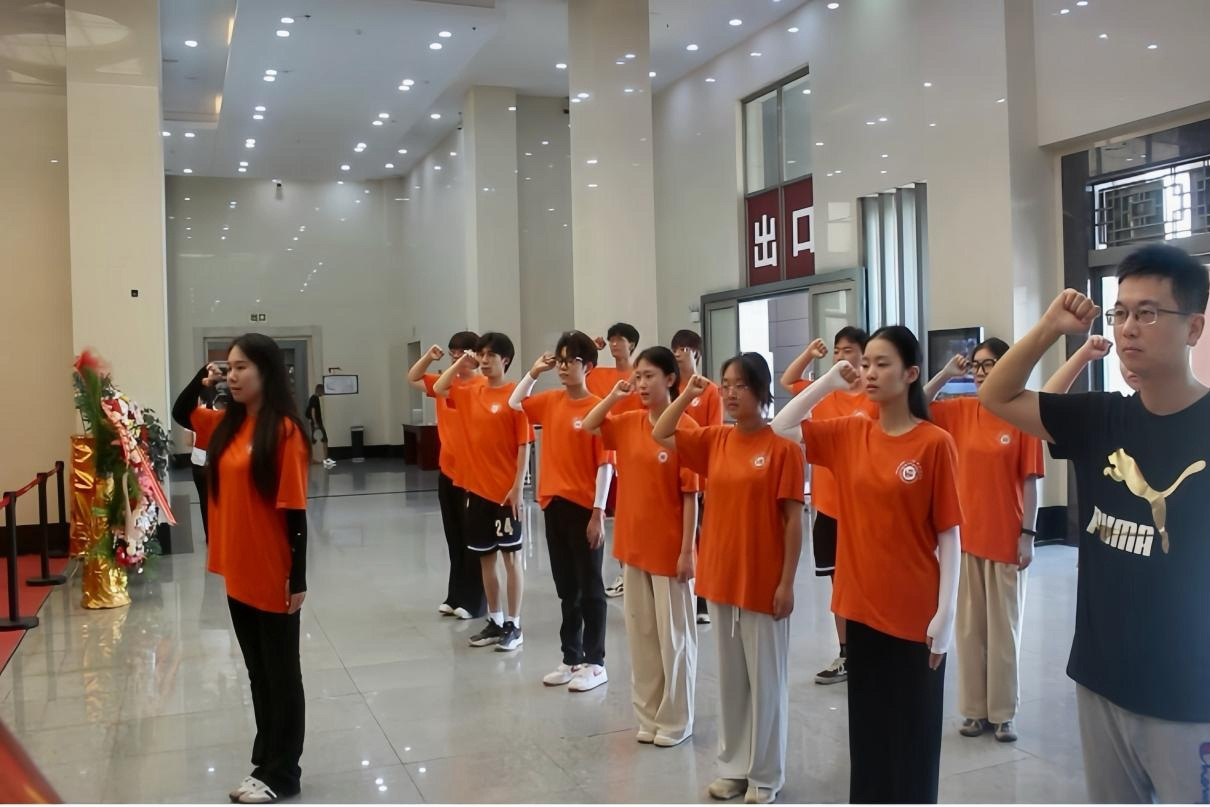 革命精神薪火傳，行走的思政課不一般 ——紡織服裝學(xué)院“東‘紡’紅”實踐團(tuán)赴會同粟裕紀(jì)念館開展紅色研學(xué)活動