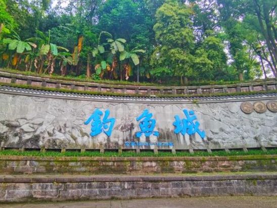 叩響七百年前的戰鼓：安理工學子釣魚城觸摸“上帝折鞭處”