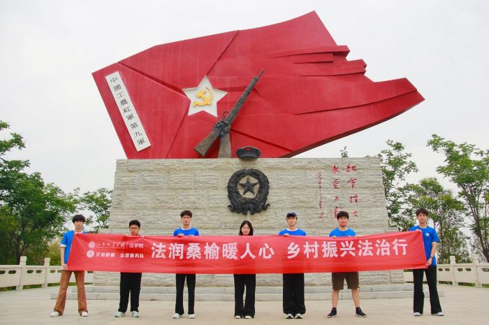 河南城建學院法潤桑榆志愿隊參觀平頂山市葉縣紅九軍紅色基地感悟