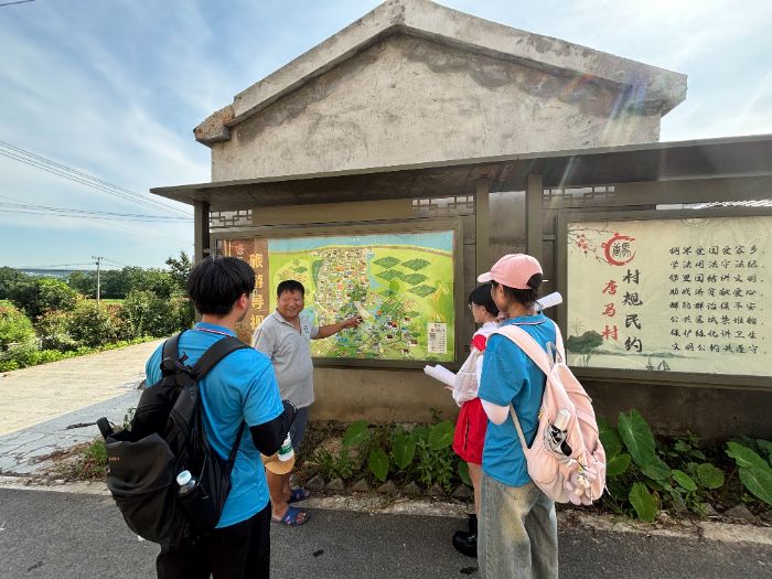 巢湖學院工商管理學院“尋脈柘皋”實踐團赴柘皋鎮唐馬村開展龍舟文化實地調研活動