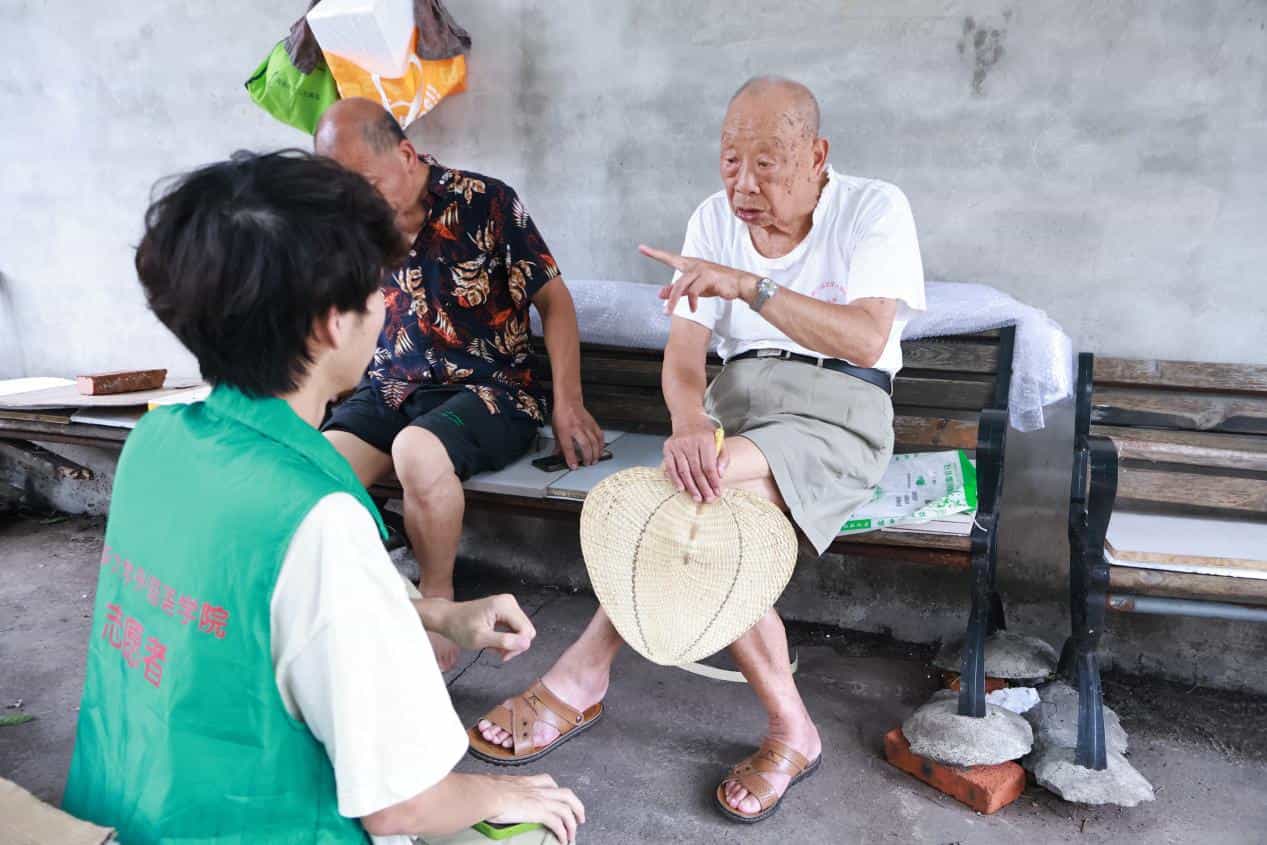 探訪歲月印記，共繪鄉村新篇——深入社區走訪老黨員與老人，展望鄉村振興美好未來
