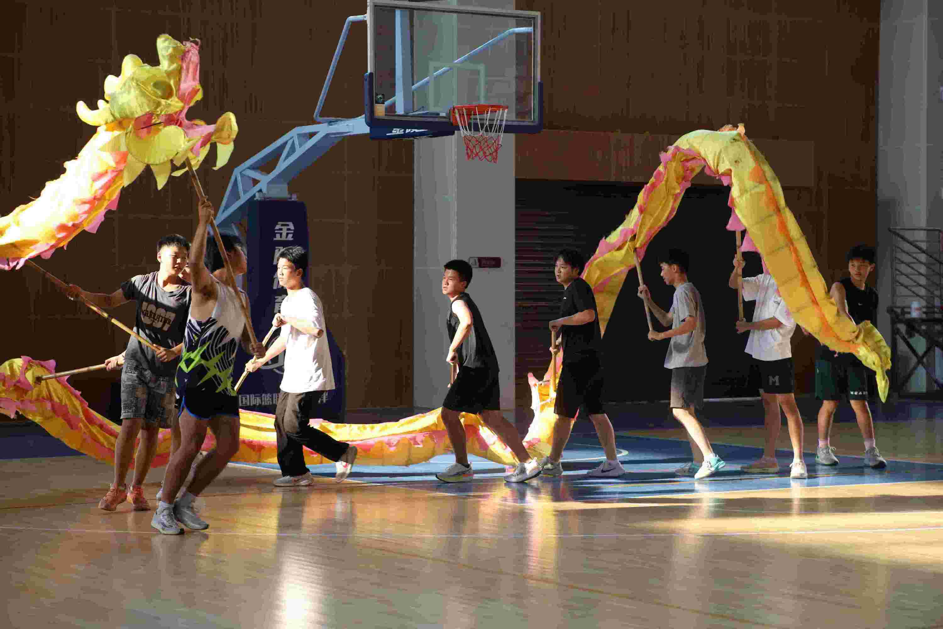 重人科學子三下鄉：觀龍舞雄姿，悟匠心傳承