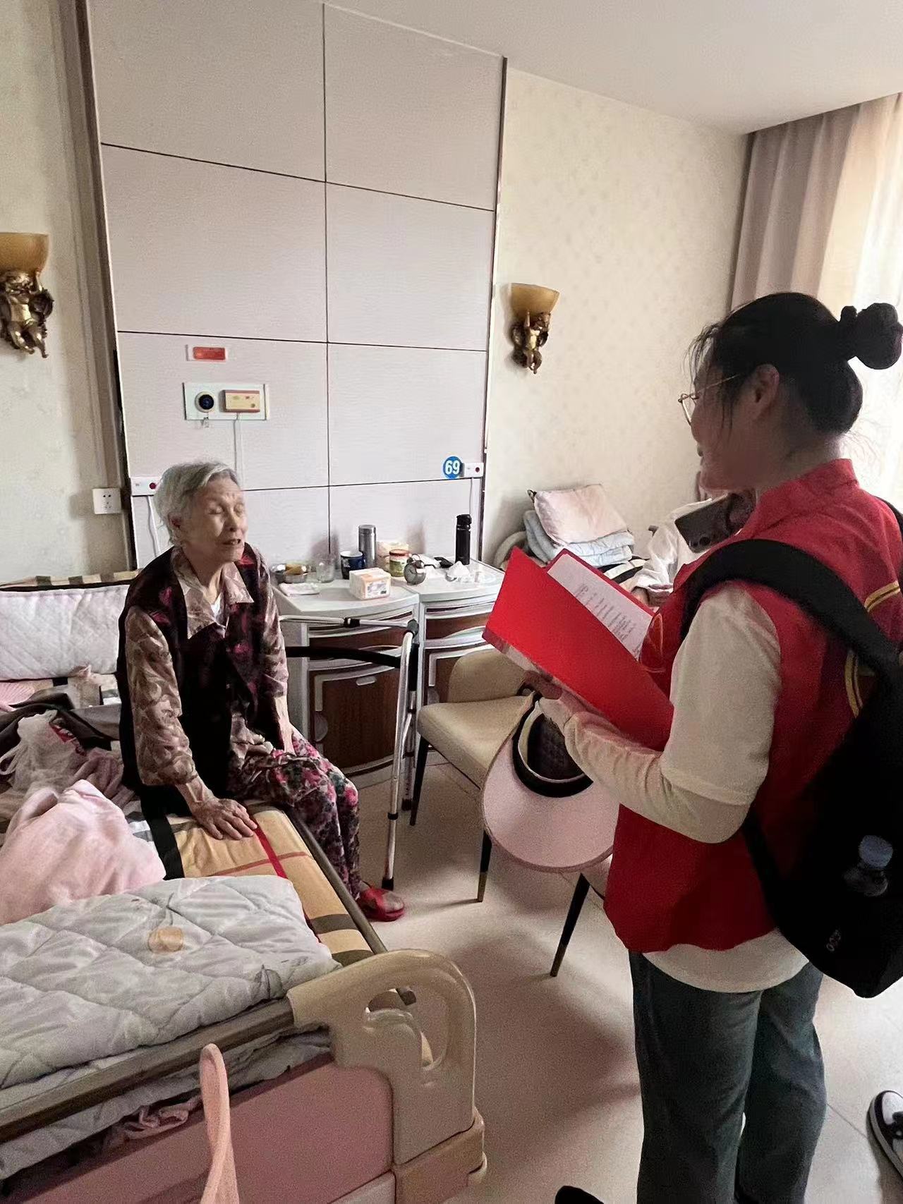 走進老年群體，宣傳健康用藥——煙臺大學(xué)“藥”你健康暑期實踐隊