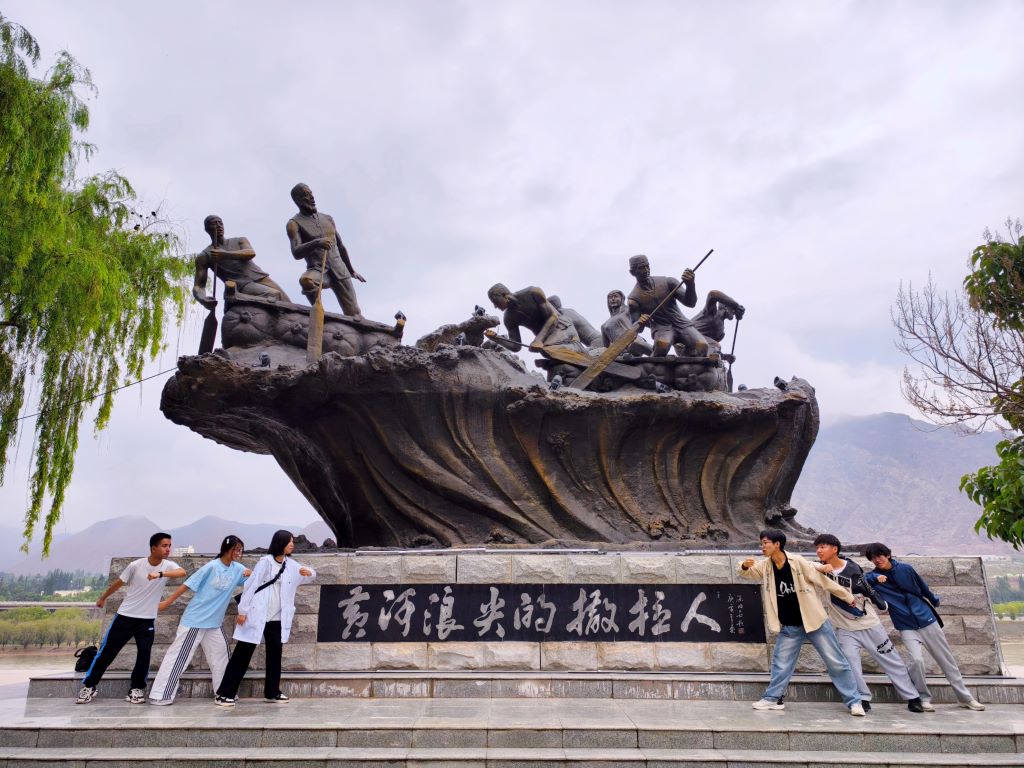 循化大地綻放民族團(tuán)結(jié)之花，江南學(xué)子共繪循化風(fēng)情畫卷
