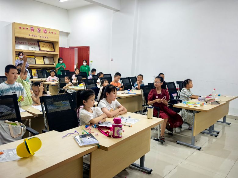 三下鄉(xiāng)：“綠疇中華行”團隊深入社區(qū)，順利開展植物科普活動