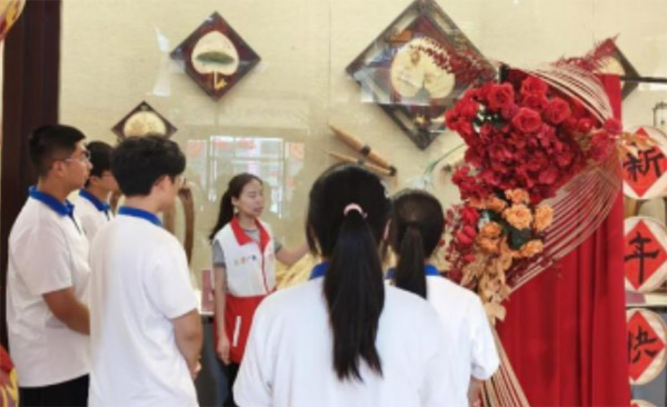 廣東青年大學生“百千萬工程”尋香承韻突擊隊感悟僑鄉文化，揚文化之美