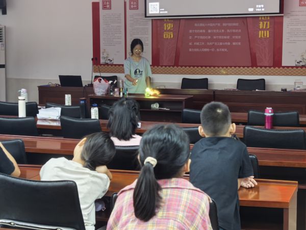 科普筑夢，童心飛揚：當童心和科普碰撞，廣工學子用科普課堂種下“科學夢想之種”