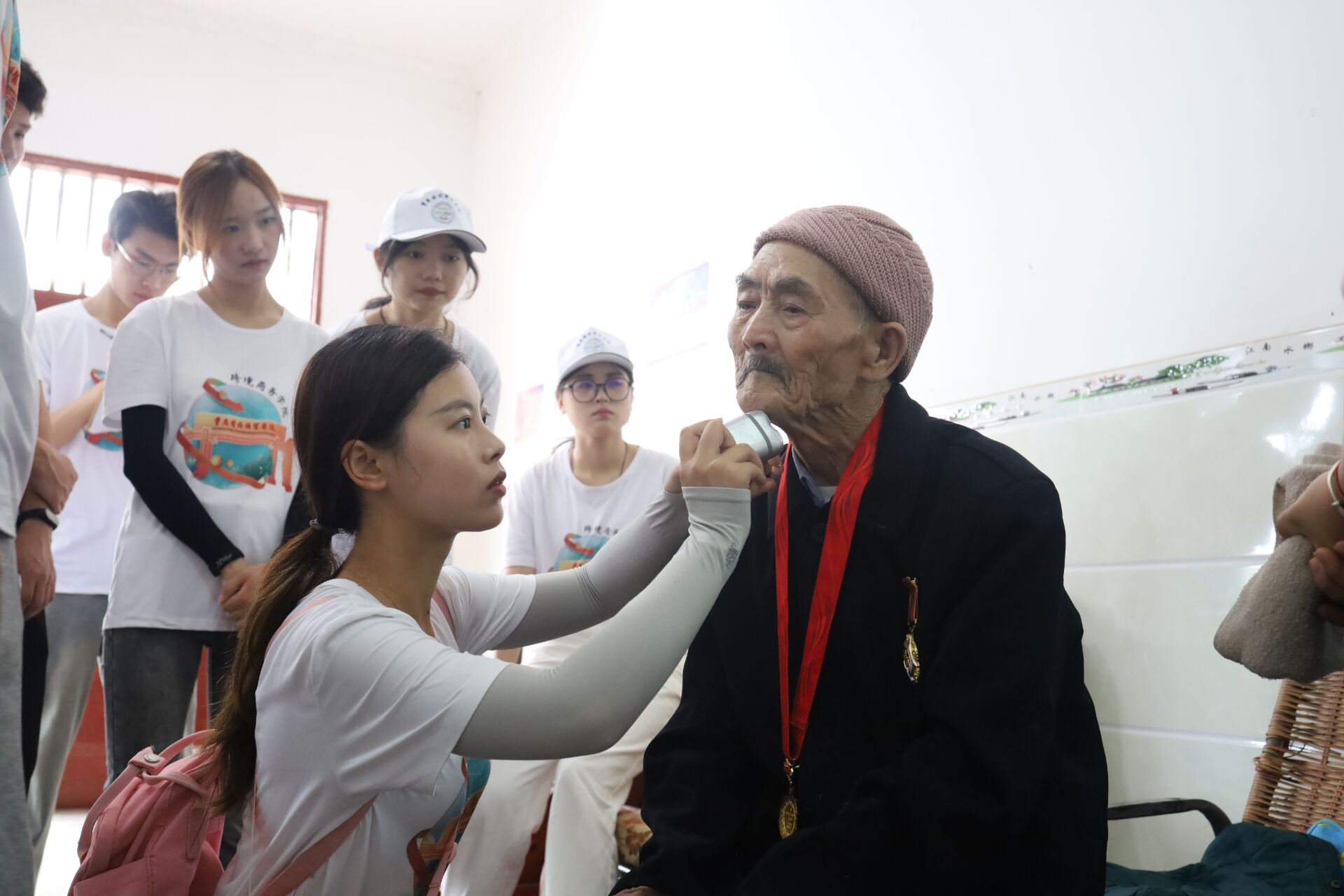 聽得老兵憶往事，吾輩知使命如磐