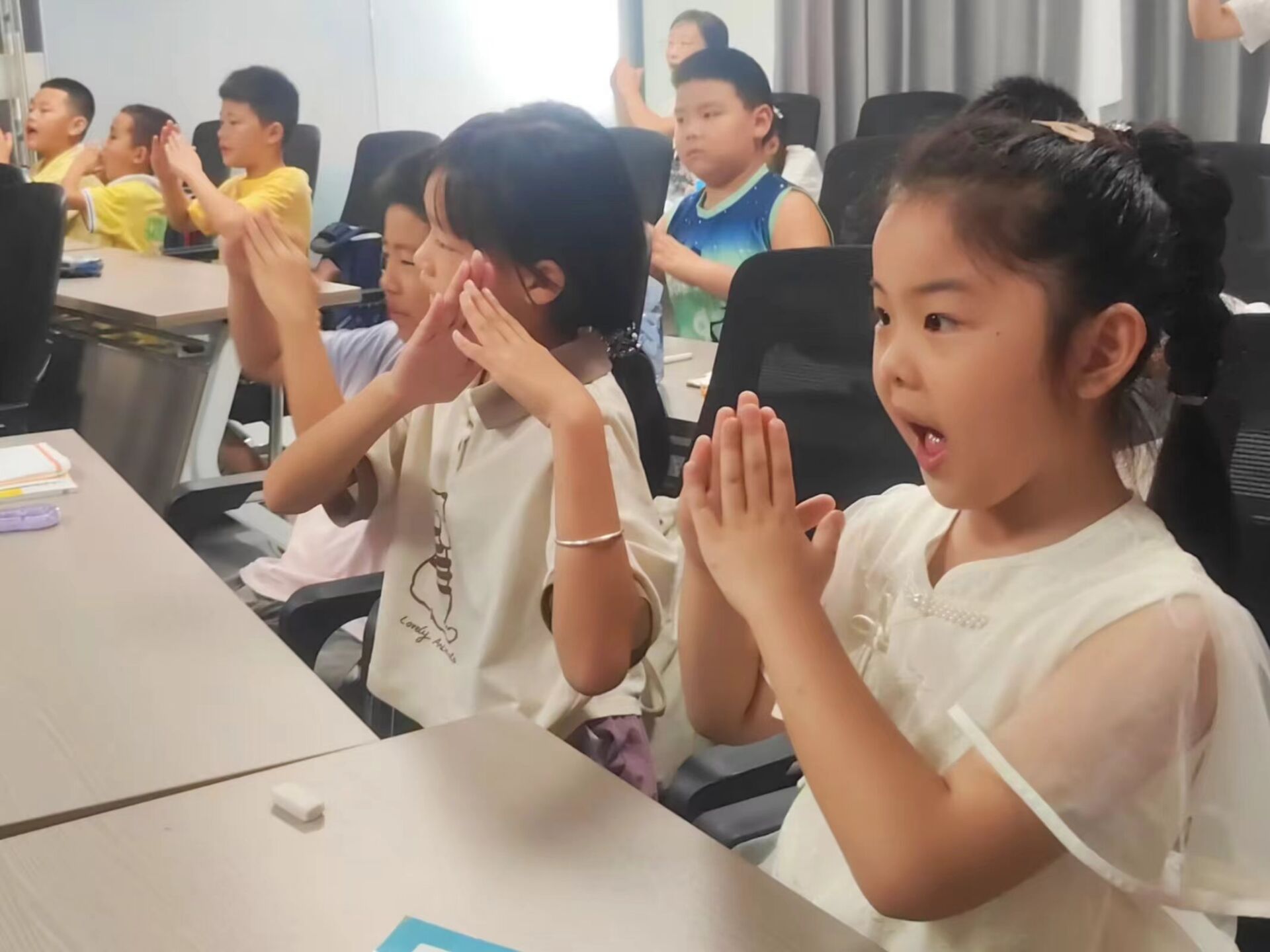 三下鄉|池州學院：“微芒成陽”支教行動——播種愛國情懷，共繪青春畫卷