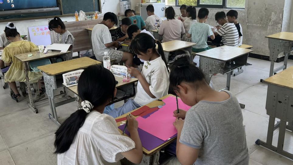 合肥大學學子“三下鄉”：多彩課堂進鄉村，知識與藝術共綻芳華