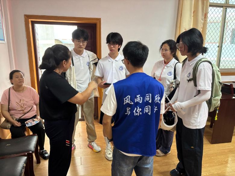 重慶人文科技學(xué)院實踐團赴彭水紹慶街道開展“青春護航健康”社會實踐