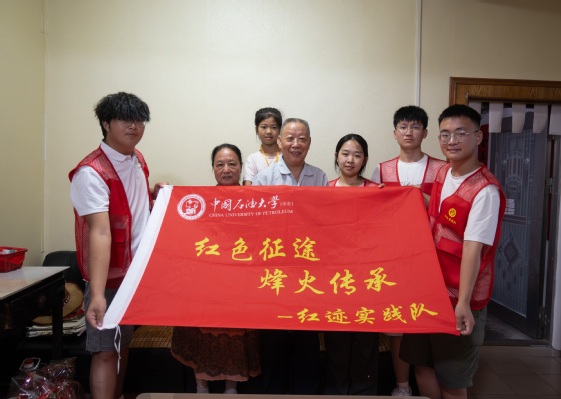傳承紅色基因，共話長征精神——訪紅軍后代劉年發先生及其家人
