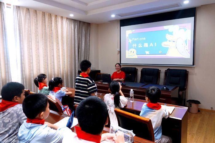 會計學院：“七彩能力樹”團隊深入調研如皋社區(qū)暑托班非遺與AI學習
