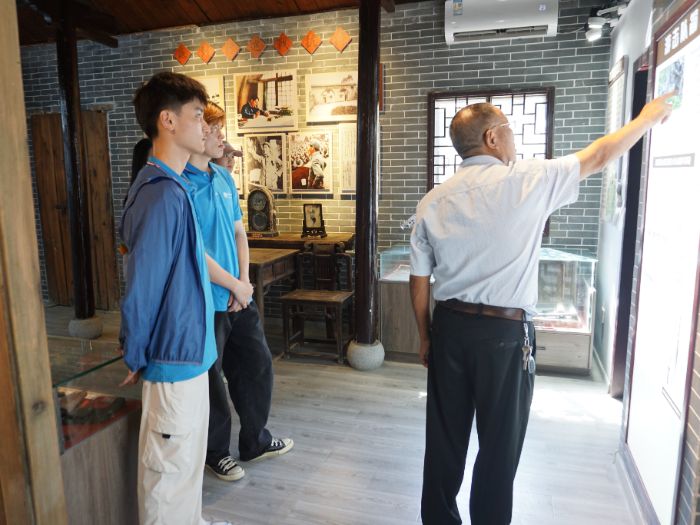 巢湖學院工商管理學院“尋脈柘皋”實踐團赴柘皋鎮汪橋村開展紅色文化調研活動