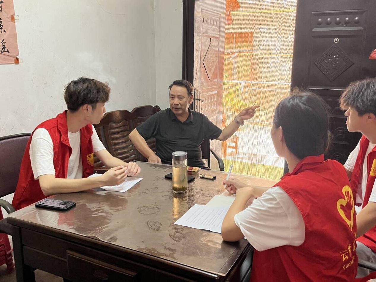 “故事傳心間，使命肩上擔”武昌理工學院云夢書韻志愿服務隊開展老黨員關懷行動