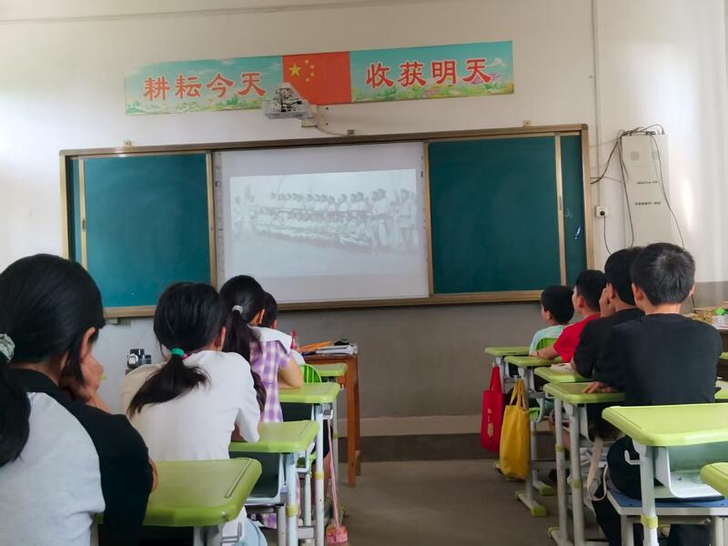 河南工業大學北斗星團隊“三下鄉”：紅色基因潤童心，支教點亮新希望