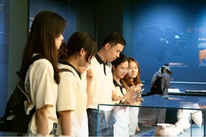 實踐進行時 長安大學“兩路”精神實踐隊赴青海省博物館參觀：探尋“兩路”脈絡，汲取奮進力量
