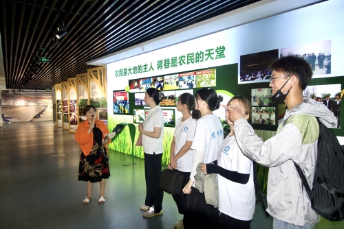 泰州學(xué)院經(jīng)濟(jì)與管理學(xué)院開展暑期紅色調(diào)研活動