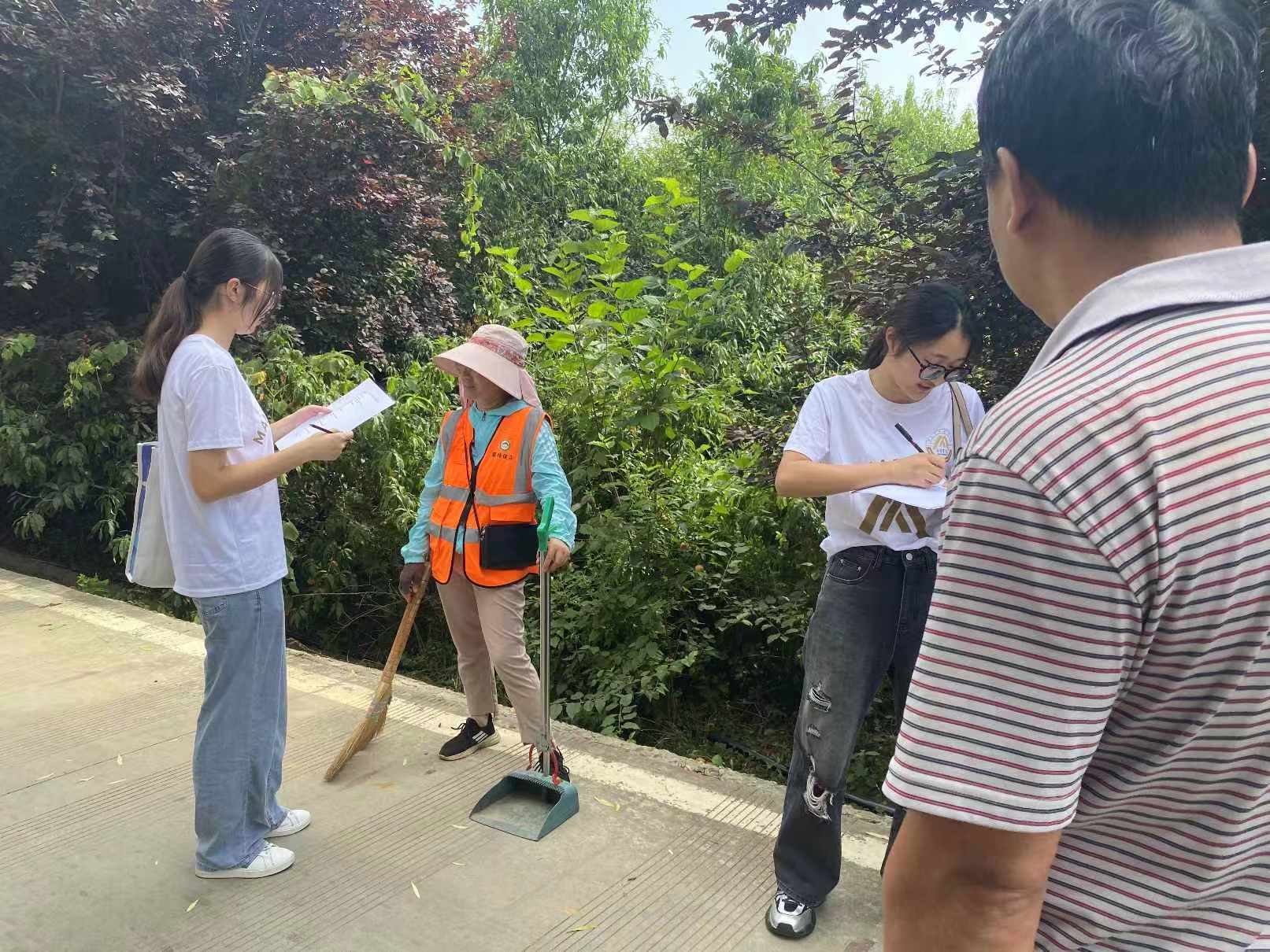西安建筑科技大學管理學院赴小峪口村暑期社會實踐團開展實踐活動