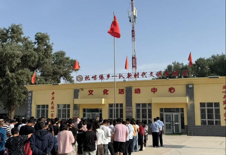 塔里木大學(xué)信息工程學(xué)院“三下鄉(xiāng)”社會(huì)實(shí)踐團(tuán)隊(duì)赴托喀依鄉(xiāng)開(kāi)展網(wǎng)絡(luò)安全宣講