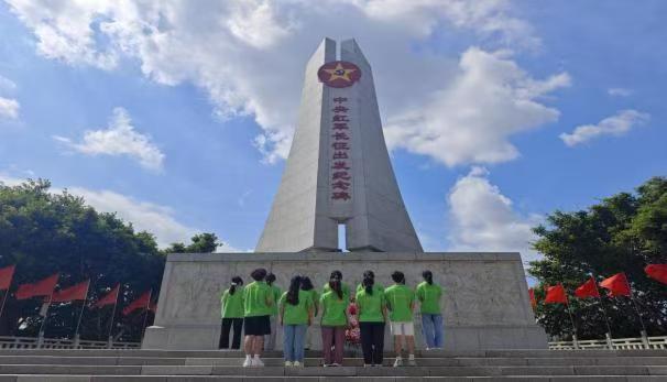 科技師大學(xué)子三下鄉(xiāng)：走進(jìn)紅色故里 重溫長(zhǎng)征故事