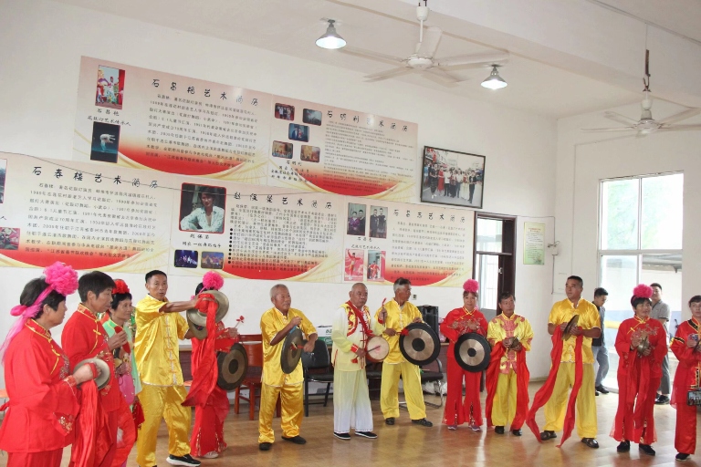 安徽師范大學(xué)音樂(lè)學(xué)院赴懷遠(yuǎn)縣河溜鎮(zhèn)蓮花村“和美鄉(xiāng)村尋非遺，青春賦能花鼓燈”———百年傳承，生生不息