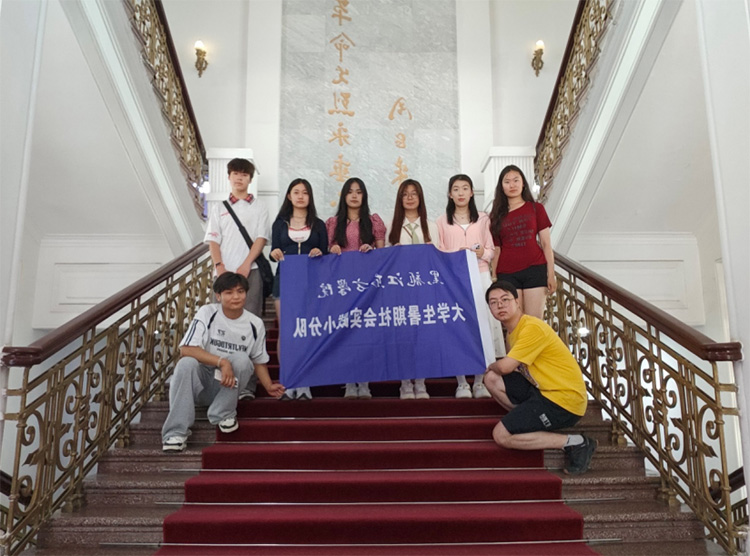 建筑工程學(xué)院“紅途尋憶”愛國主義教育實(shí)踐隊(duì)參觀東北烈士紀(jì)念館