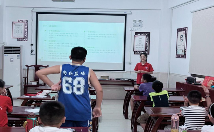 下鄉(xiāng)步履不停，防暑知識(shí)“聲”入民心