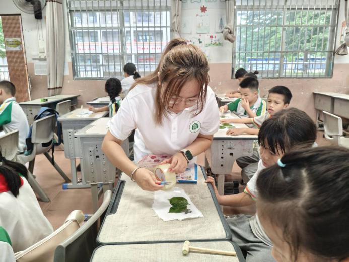 海師學子支教行，植物拓印繪童心