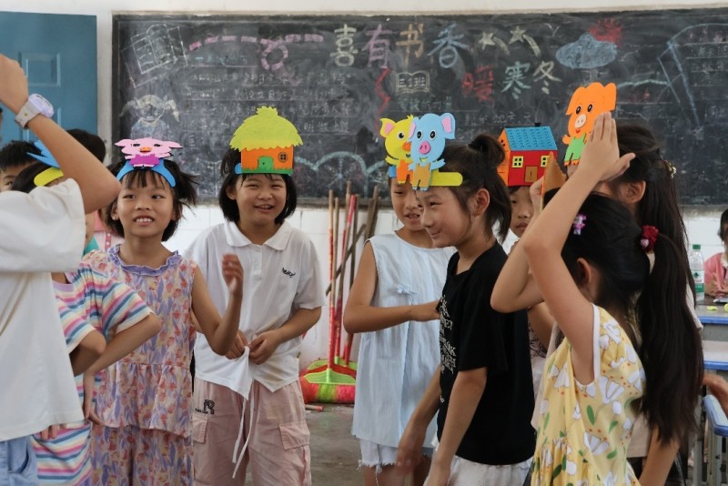 戲劇點(diǎn)亮童心——“小風(fēng)鈴”支教隊(duì)赴迎春鎮(zhèn)中心小學(xué)開展話劇公益課堂
