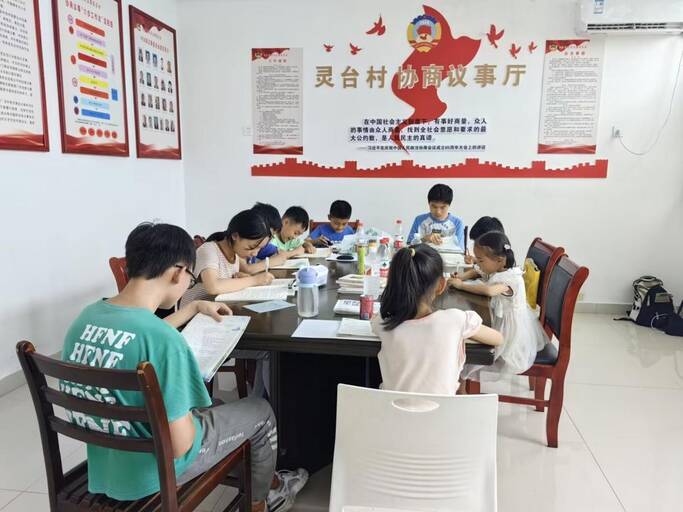巢湖學院數學與大數據學院赴同大鎮“一老一小”教育關愛服務團走進廬江縣同大鎮靈臺、劉墩、魏蕩三村開展“守護童心 一同長大”公益暑托班