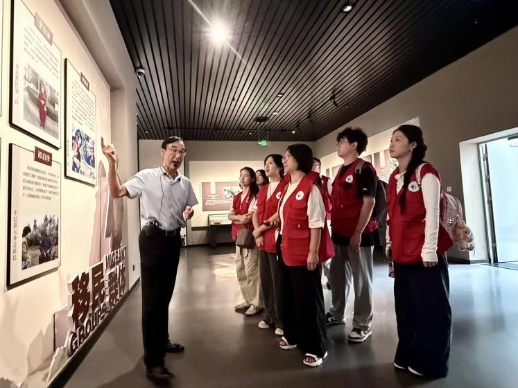 武漢東湖學院橘徠服兮實踐隊前往三峽移民博物館，深入探究移民文化并同步開展專題調研活動