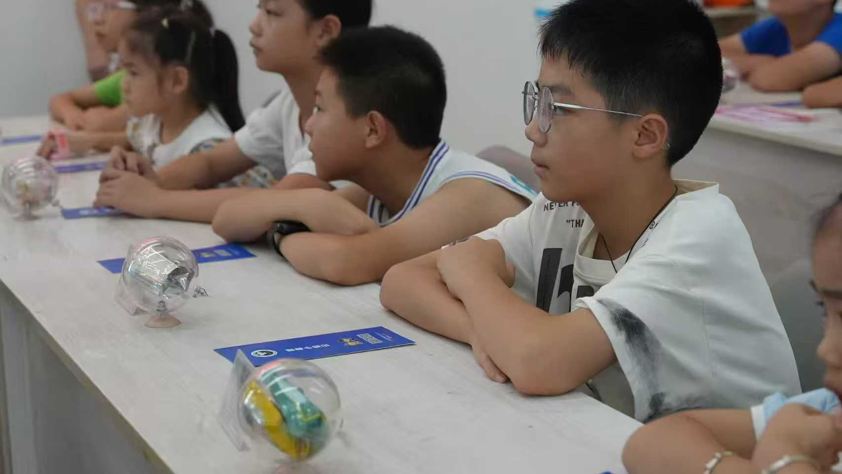 四川大學錦江學院禁毒使命 青春力量實踐隊：青春力量筑防線 禁毒防艾進社區