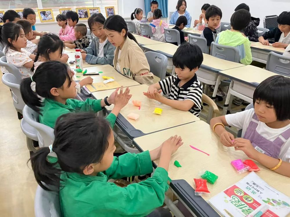 “點亮星燈”志愿服務(wù)系列活動之——巧手童心，編織夢想