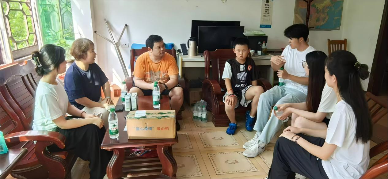 家訪春風(fēng)至，交流暖意融