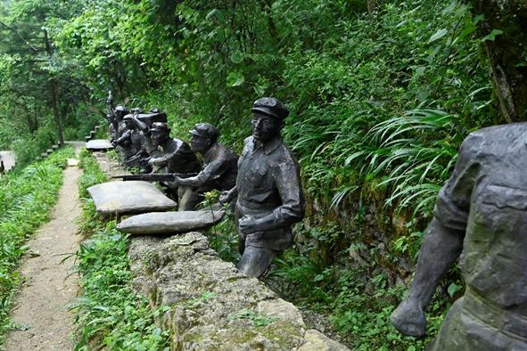 南郵學子三下鄉：邁雄關漫漫，感鐵骨錚錚