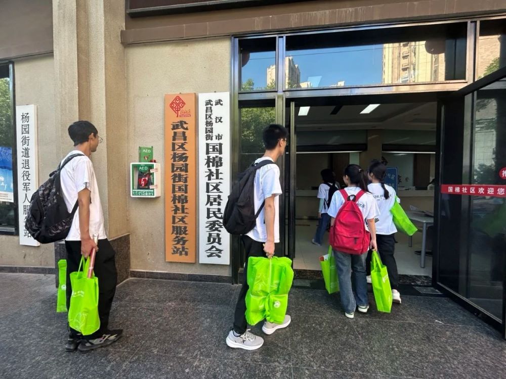 公衛(wèi)學(xué)子三下鄉(xiāng)：慢病科普進(jìn)社區(qū)，健康服務(wù)千萬家