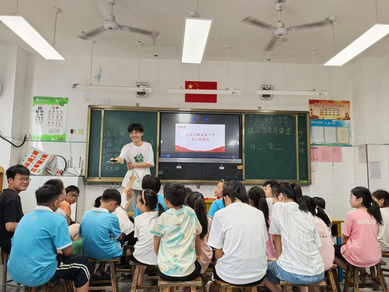 云端共憶長征路：紅跡與花兒朵朵攜手為微山島學子演繹紅軍精神