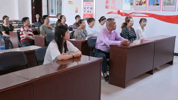塔里木大學胡楊學子實踐行：胡楊學子進社區(qū)，共筑禁毒防艾線