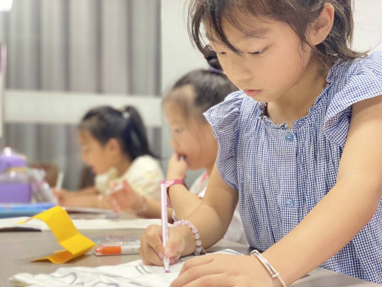 三下鄉|教室里的創意風暴——池州學院“微芒成陽”支教實踐團合作繪畫課