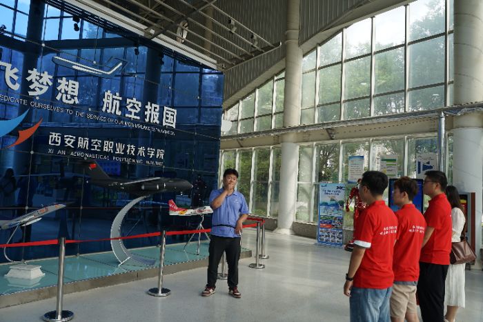 觸摸航空“筋骨”，鍛造報國“翼”魂
