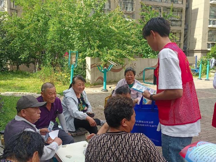 美院學子“三下鄉”：防溺水宣傳與長征精神共繪社區安全畫卷