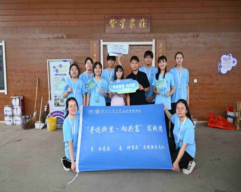 葡萄掛滿藤，串起致富路