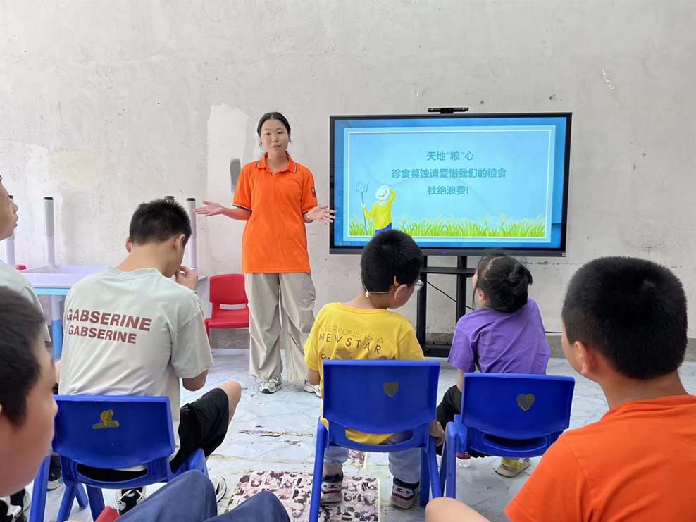 湖南信息學院藝術學院赴長沙縣"湘青聚智俱樂部"社會服務踐行暑期社會實踐團：以藝術與愛心守護“慢天使”成長