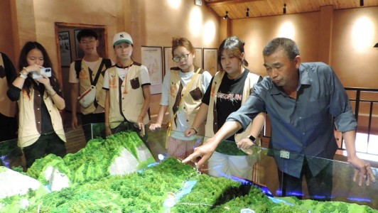 武漢東湖學院“小橙故事”實踐隊赴秭歸馬營：青春腳步丈量紅色熱土，革命薪火映照奮斗初心