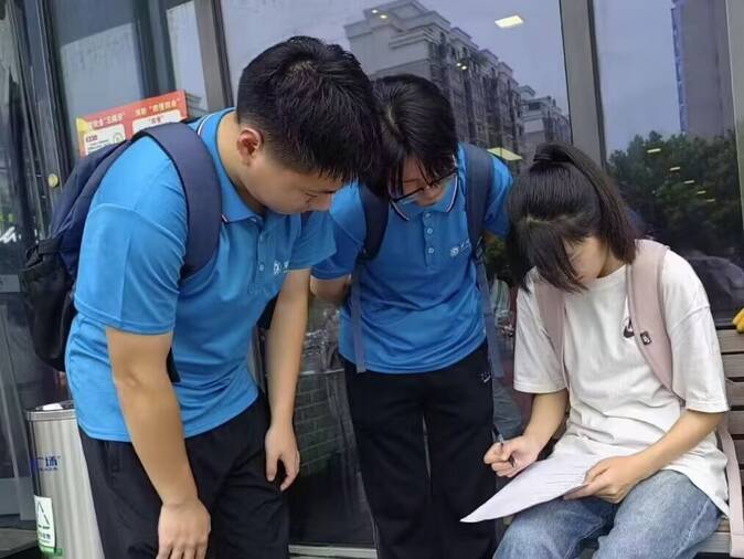 【童心相伴 夕陽同輝—巢湖學院數學與大數據學院赴同大鎮“一老一小“關愛服務團——前往巢湖市萬達廣場，進行養老服務及助幼措施線下問卷調研走訪】